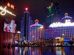 Macau casinos closing Las Vegas visitor decline